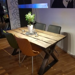 Kundenprojekt: Tisch aus Eichenbohlen im 